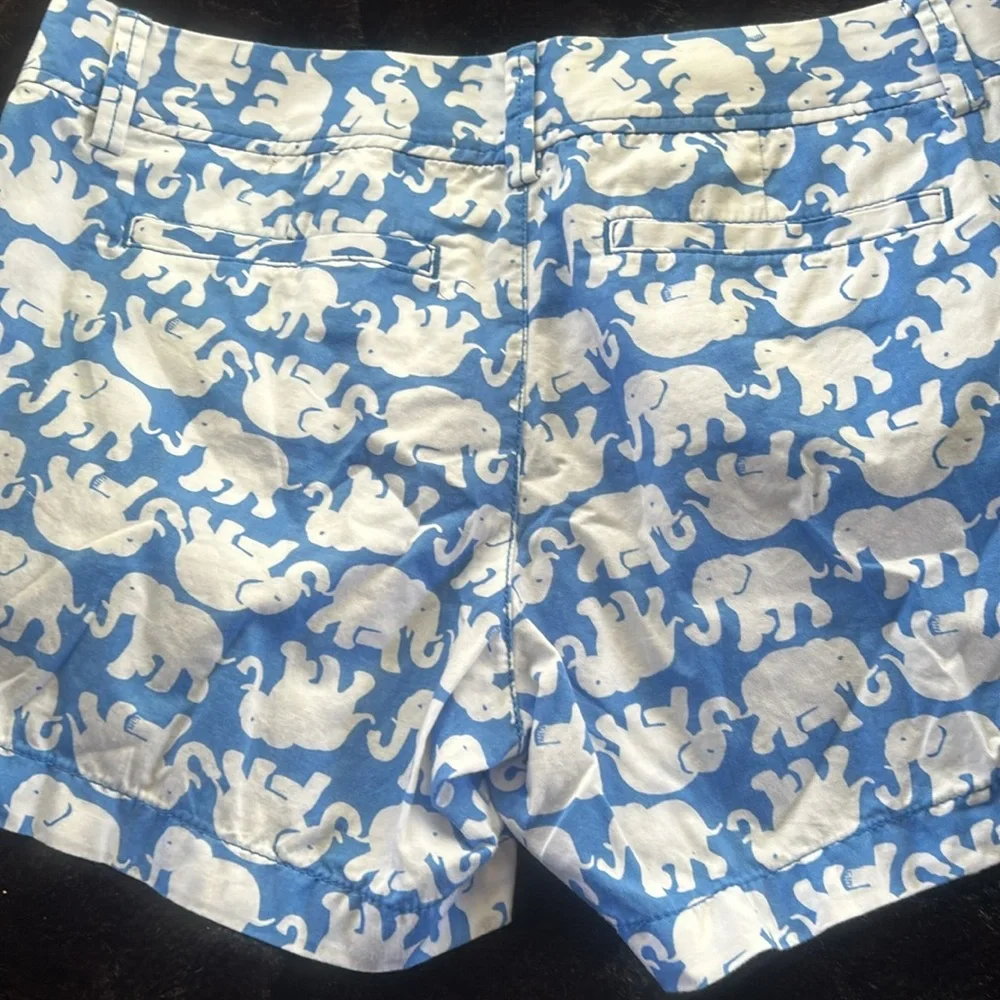 Lilly Pulitzer blue  and White Elephant Print Women's Shorts - Picture 3 of 3